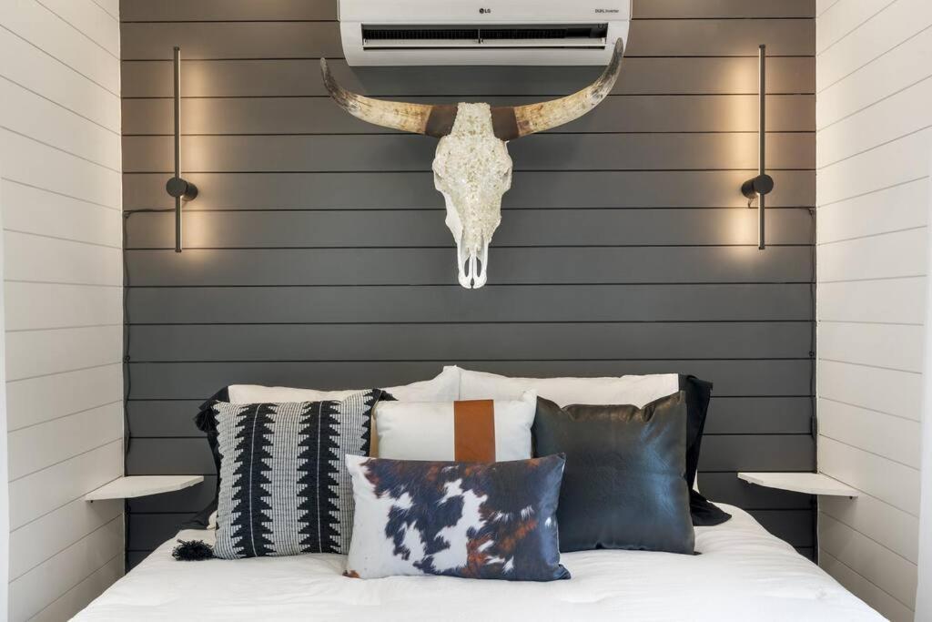 The Lonely Bull Luxury Container Home On 5 Acres Вітерфорд Екстер'єр фото